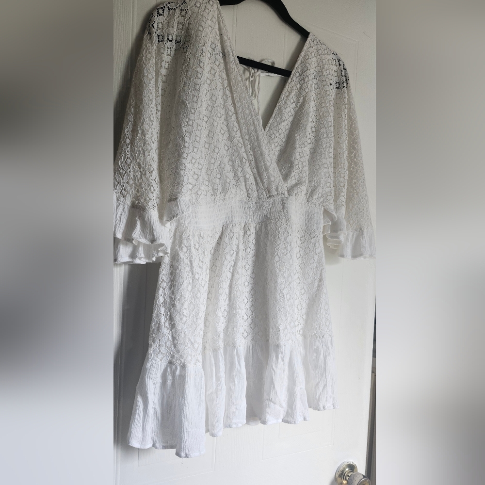 White Lace V-Neck Long Sleeve Dress